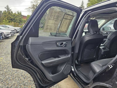 2024 Volvo XC60 Plus Dark Theme