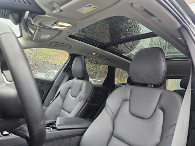 2024 Volvo XC60 Plus Dark Theme