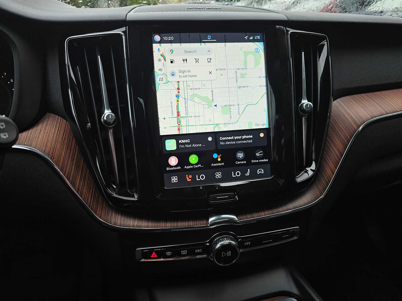 2024 Volvo XC60 Plus Dark Theme