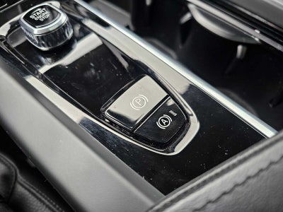 2024 Volvo XC60 Plus Dark Theme