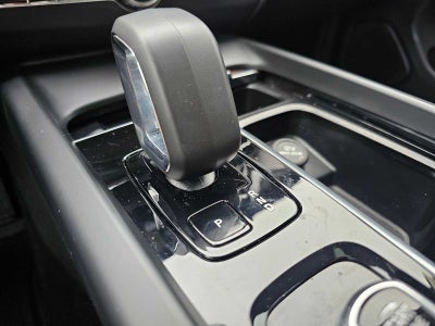 2024 Volvo XC60 Plus Dark Theme