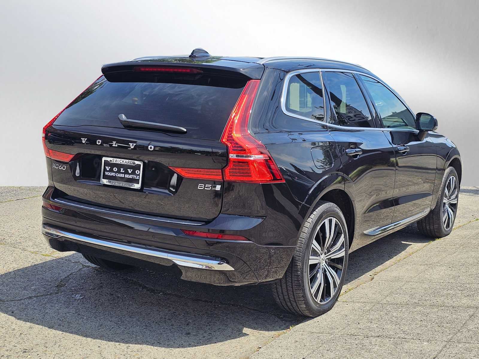 2023 Volvo XC60 Plus Bright Theme