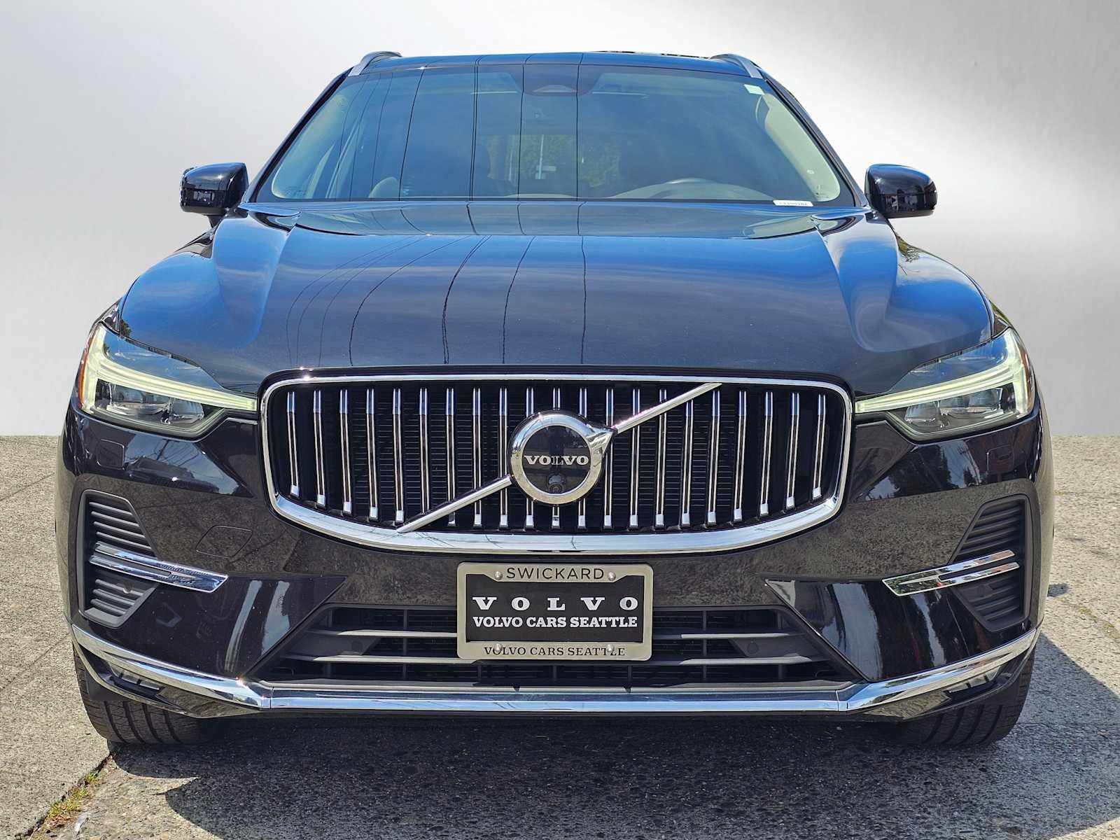2023 Volvo XC60 Plus Bright Theme