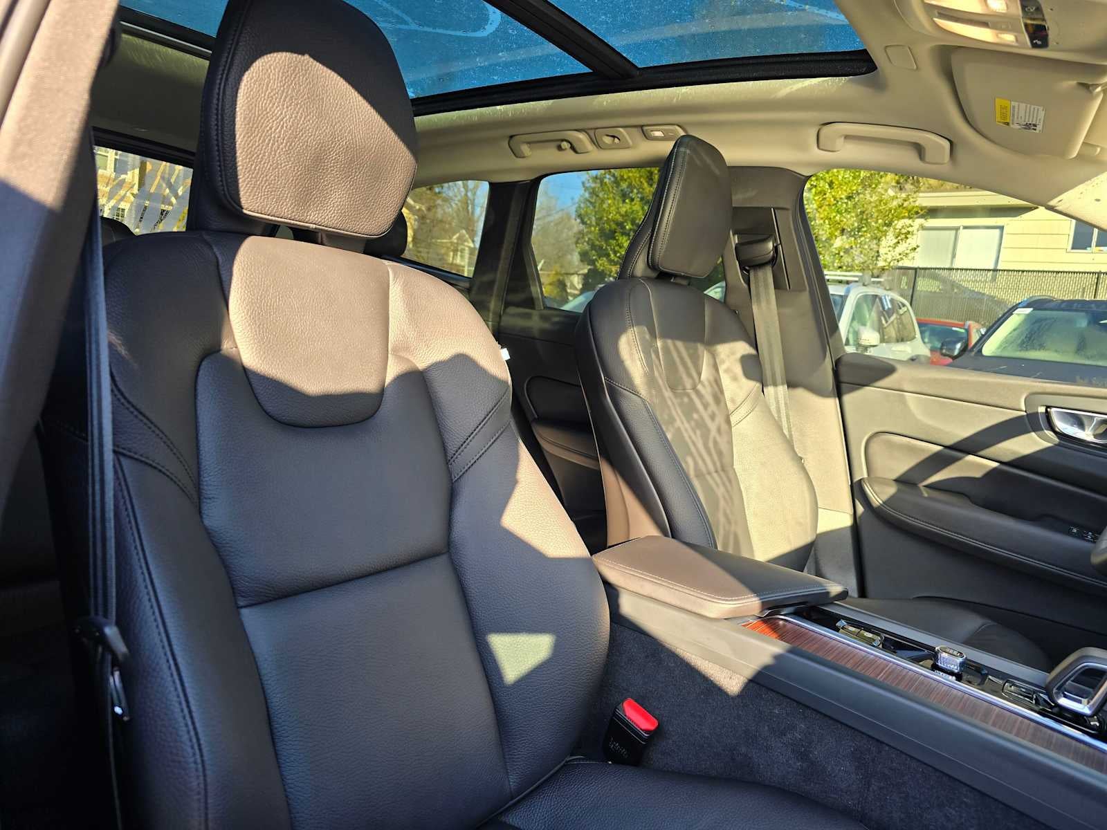 2023 Volvo XC60 Plus Dark Theme