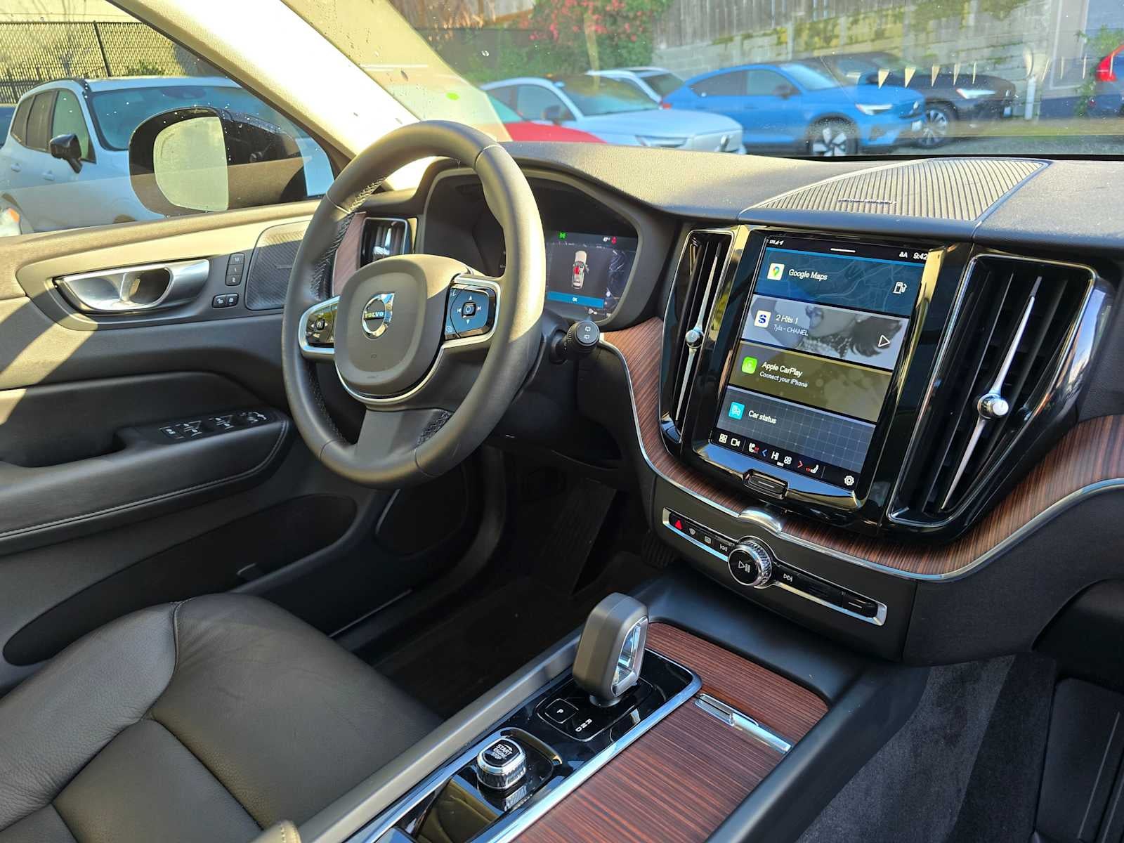 2023 Volvo XC60 Plus Dark Theme