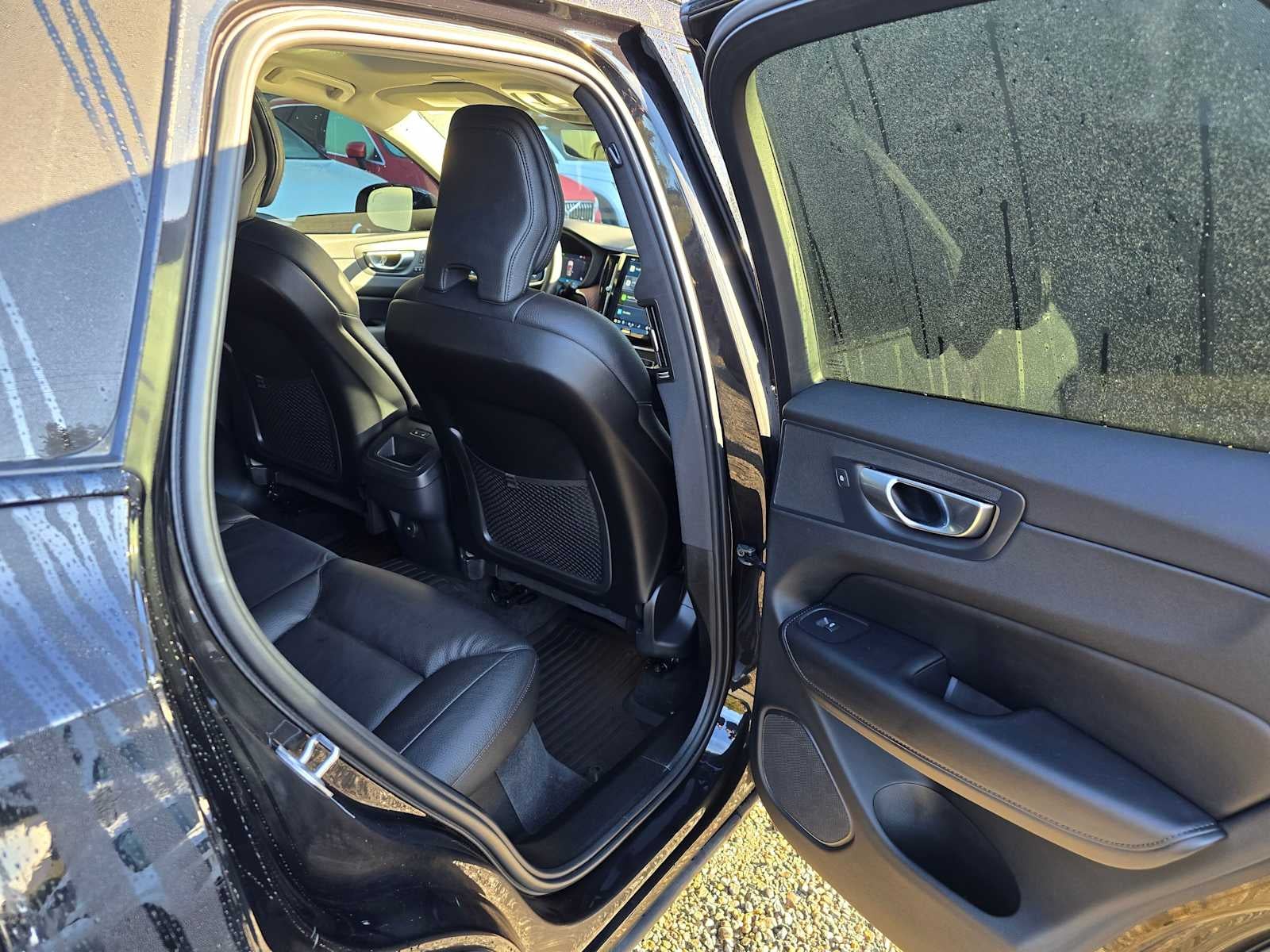 2023 Volvo XC60 Plus Dark Theme