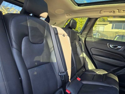 2023 Volvo XC60 Plus Dark Theme