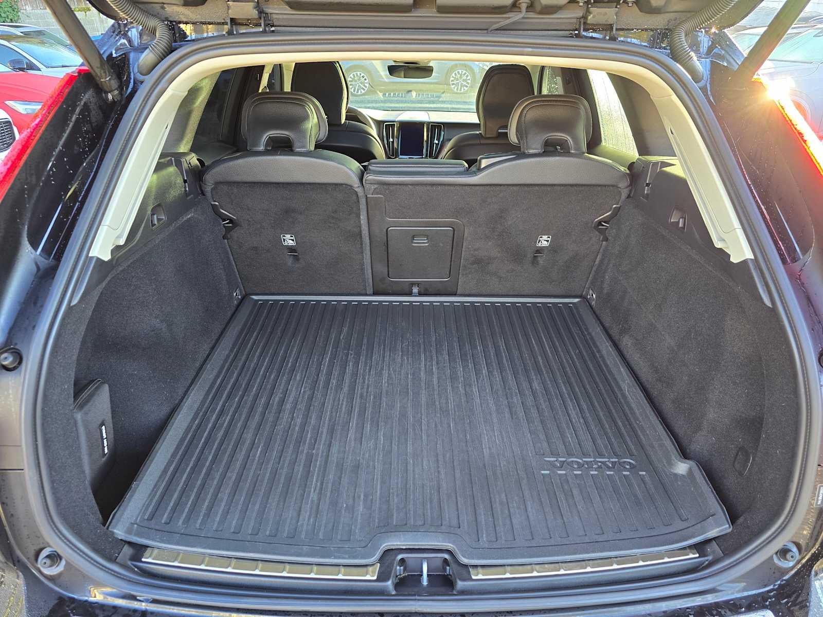 2023 Volvo XC60 Plus Dark Theme