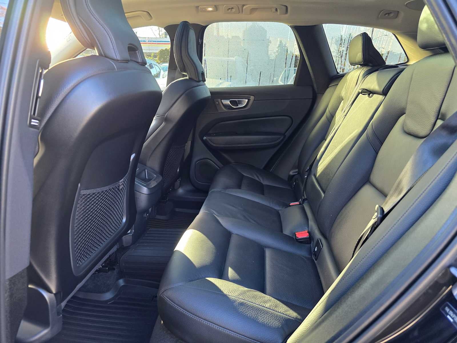 2023 Volvo XC60 Plus Dark Theme