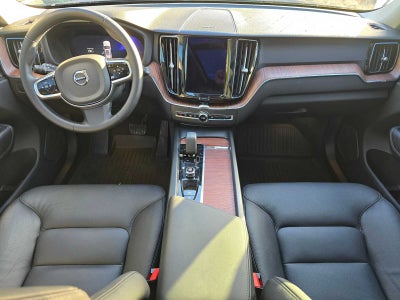 2023 Volvo XC60 Plus Dark Theme