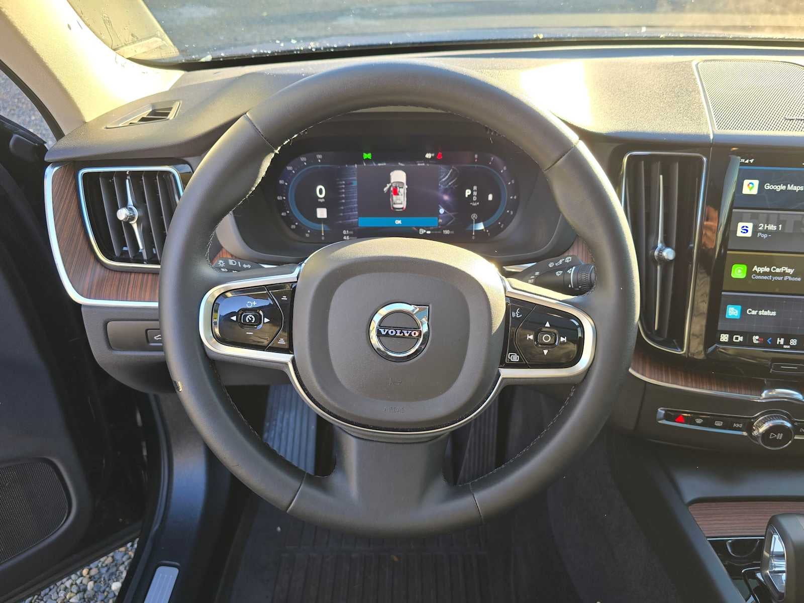 2023 Volvo XC60 Plus Dark Theme