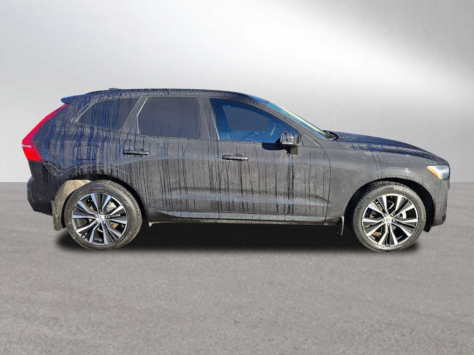 2023 Volvo XC60 Plus Dark Theme