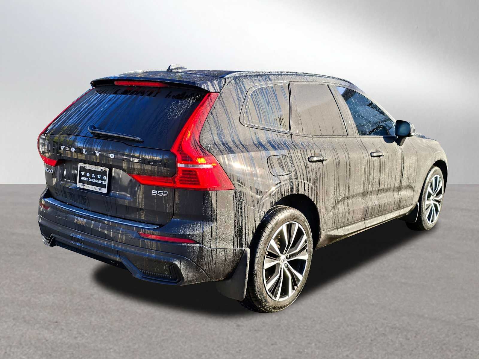 2023 Volvo XC60 Plus Dark Theme