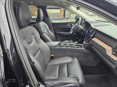 2023 Volvo XC60 Ultimate Dark Theme