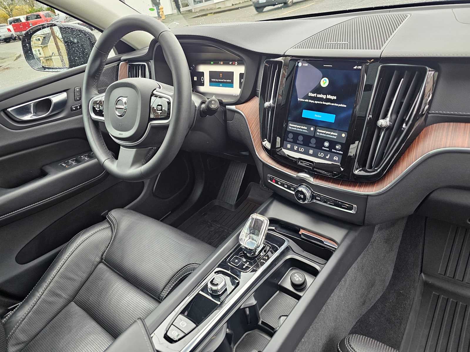 2023 Volvo XC60 Ultimate Dark Theme