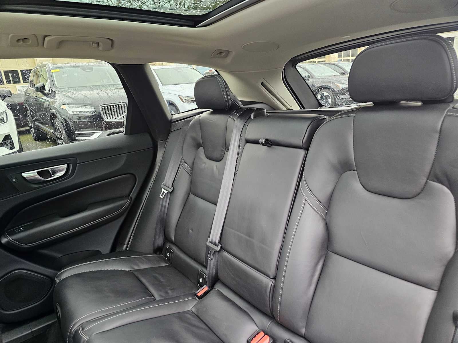 2023 Volvo XC60 Ultimate Dark Theme