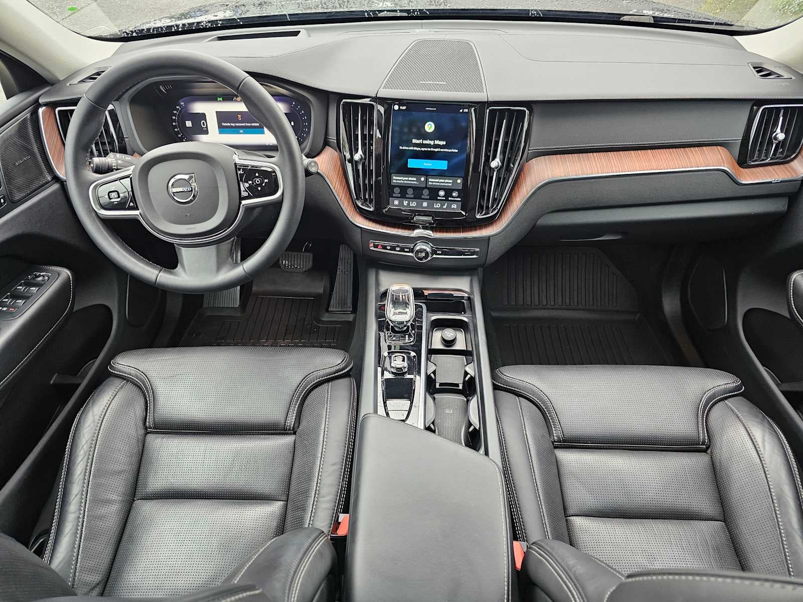 2023 Volvo XC60 Ultimate Dark Theme