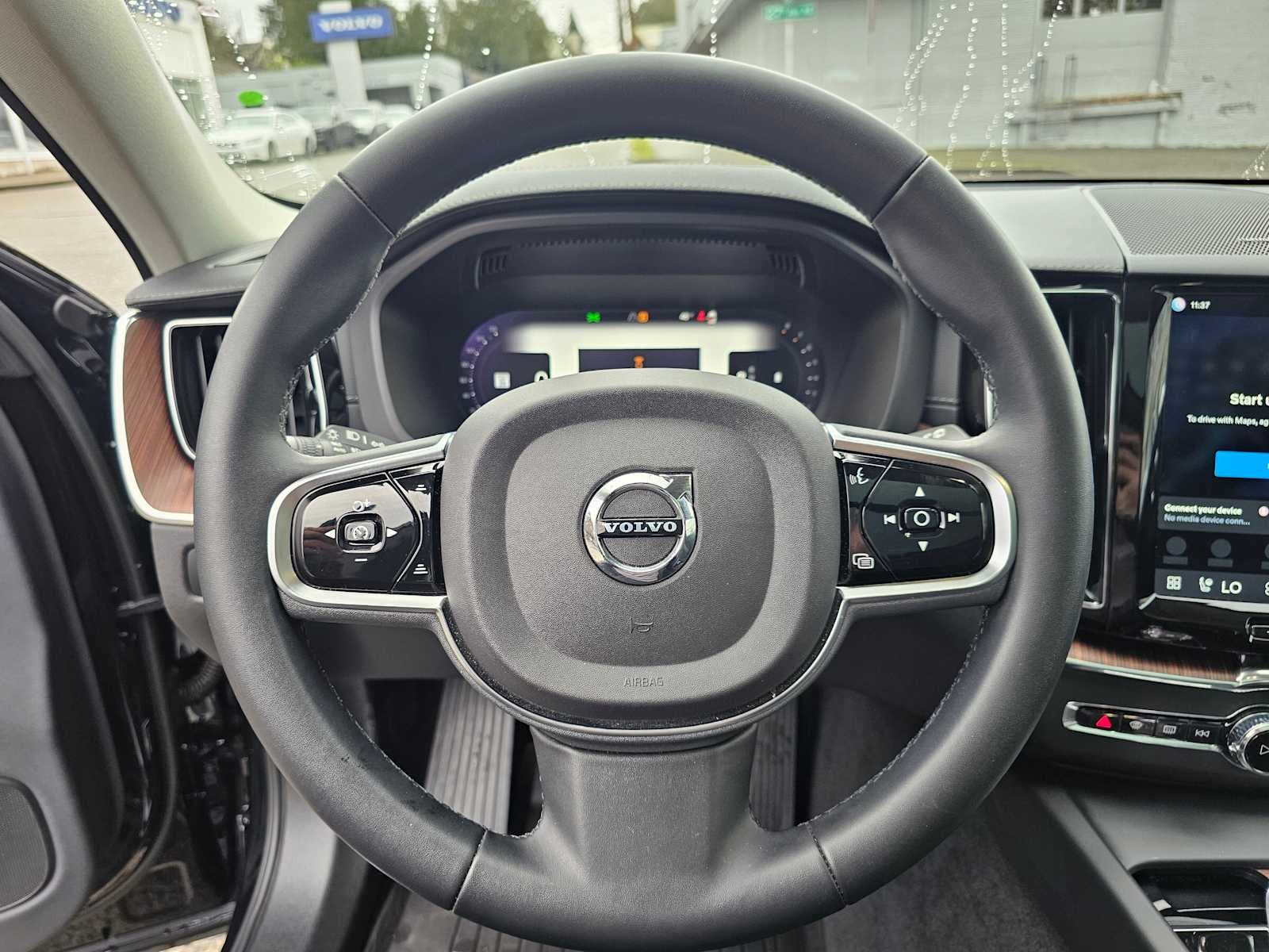 2023 Volvo XC60 Ultimate Dark Theme