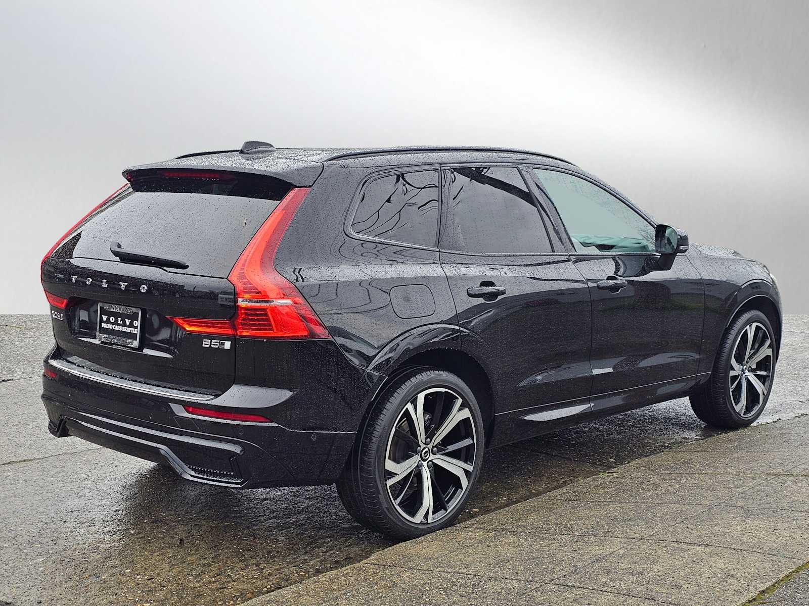 2023 Volvo XC60 Ultimate Dark Theme