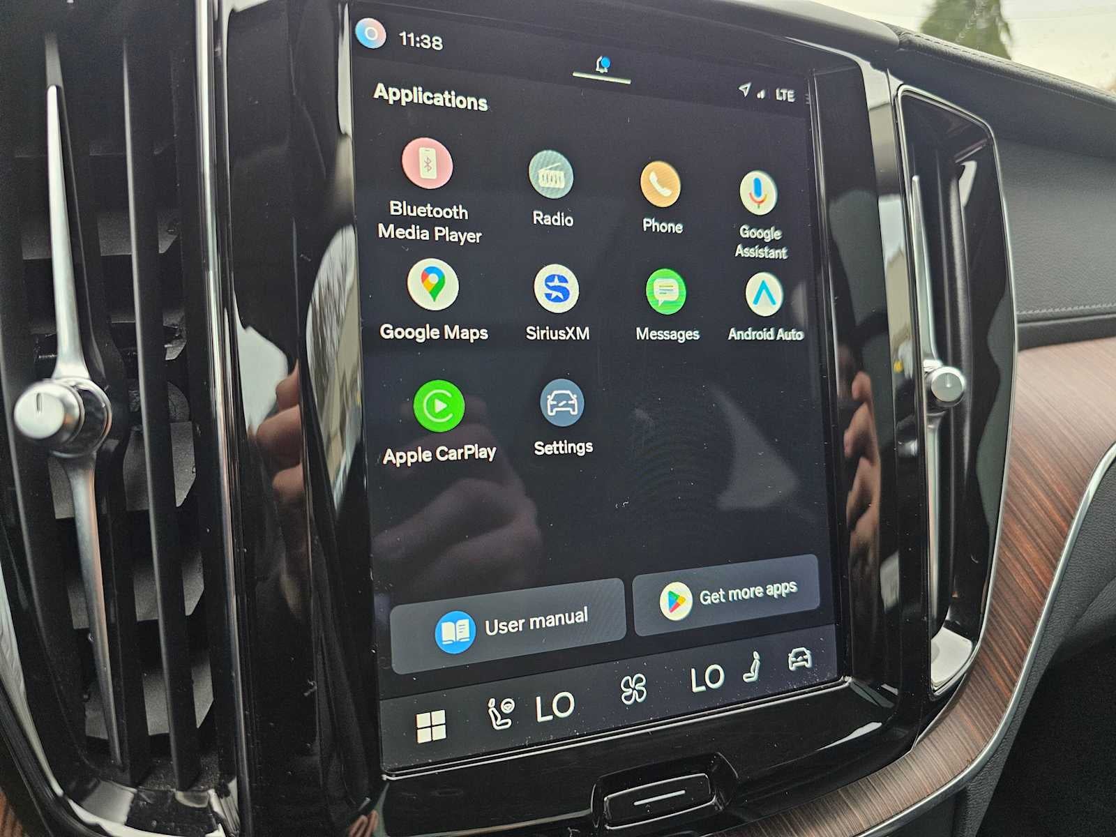 2023 Volvo XC60 Ultimate Dark Theme