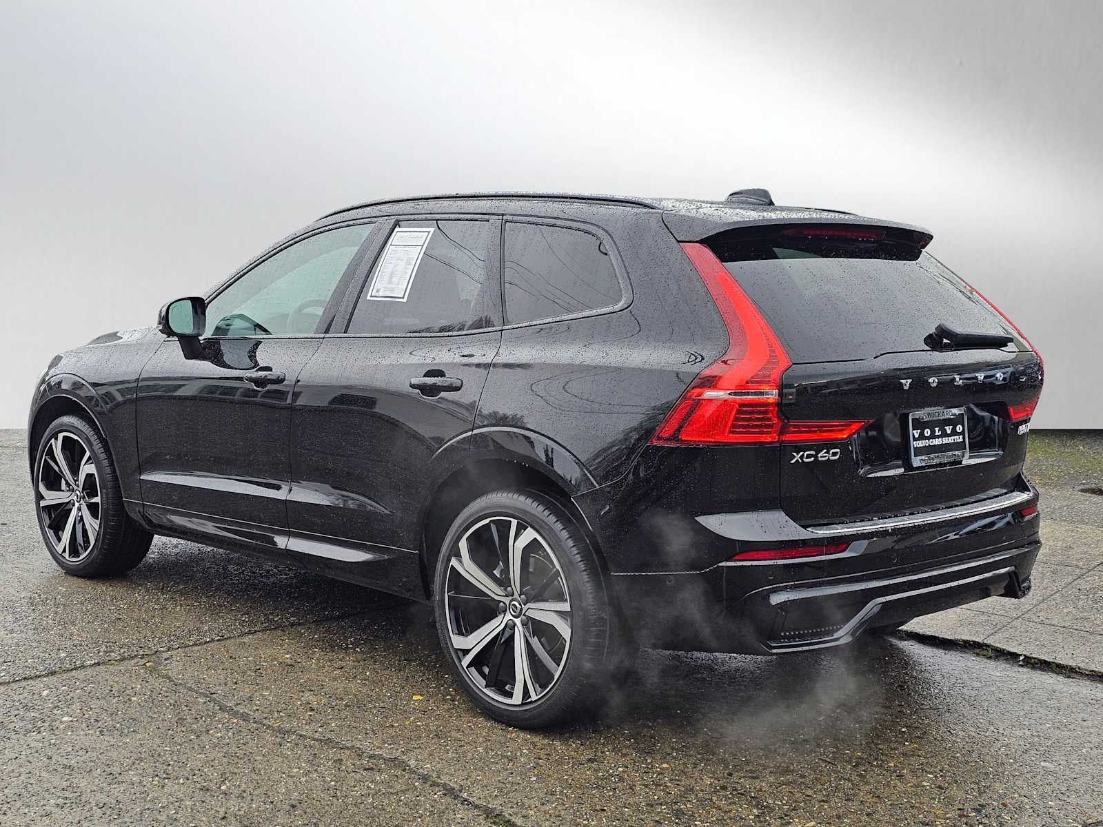 2023 Volvo XC60 Ultimate Dark Theme