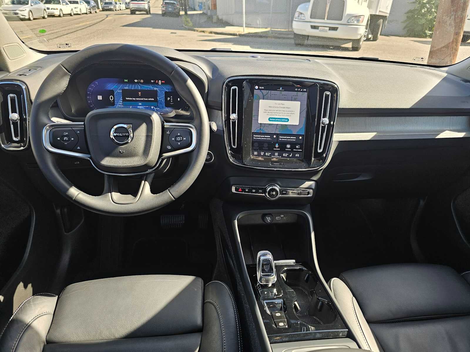 2023 Volvo XC40 Ultimate Bright Theme