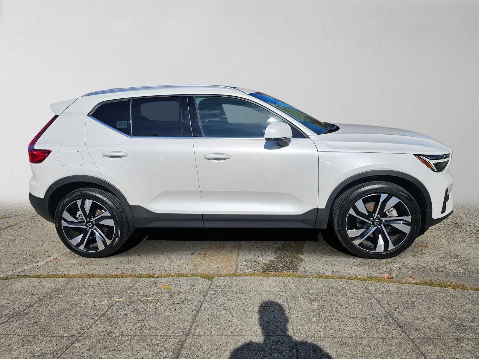 2023 Volvo XC40 Ultimate Bright Theme