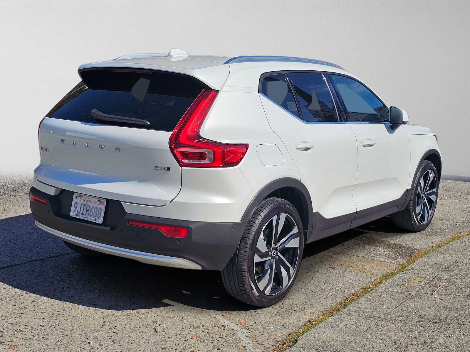 2023 Volvo XC40 Ultimate Bright Theme