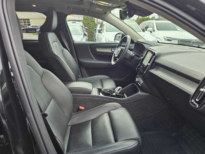 2025 Volvo XC40 Plus Dark Theme