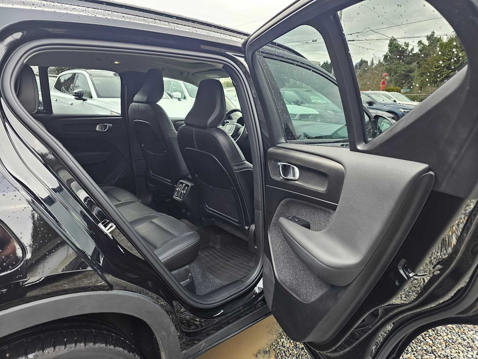 2025 Volvo XC40 Plus Dark Theme