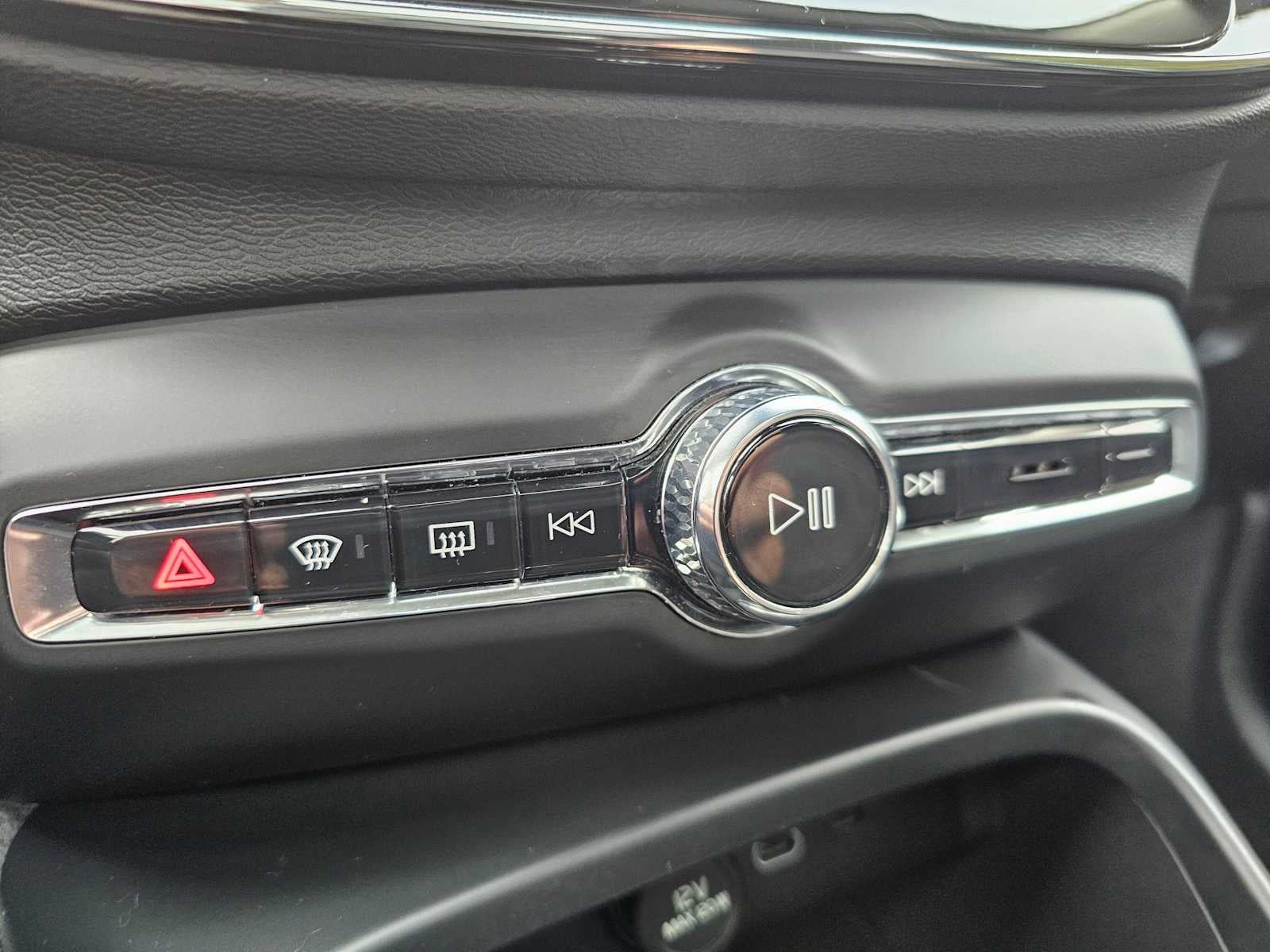 2025 Volvo XC40 Plus Dark Theme