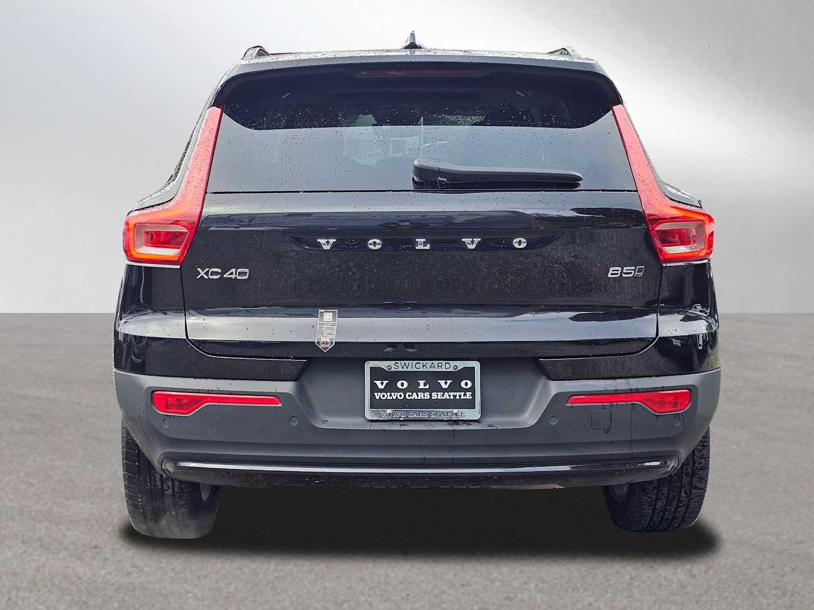 2025 Volvo XC40 Plus Dark Theme