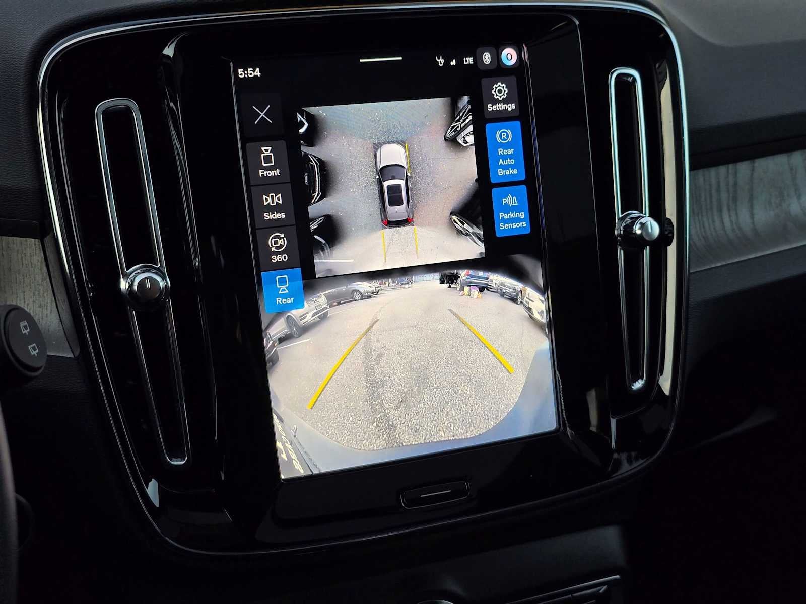 2026 Volvo XC40 Plus