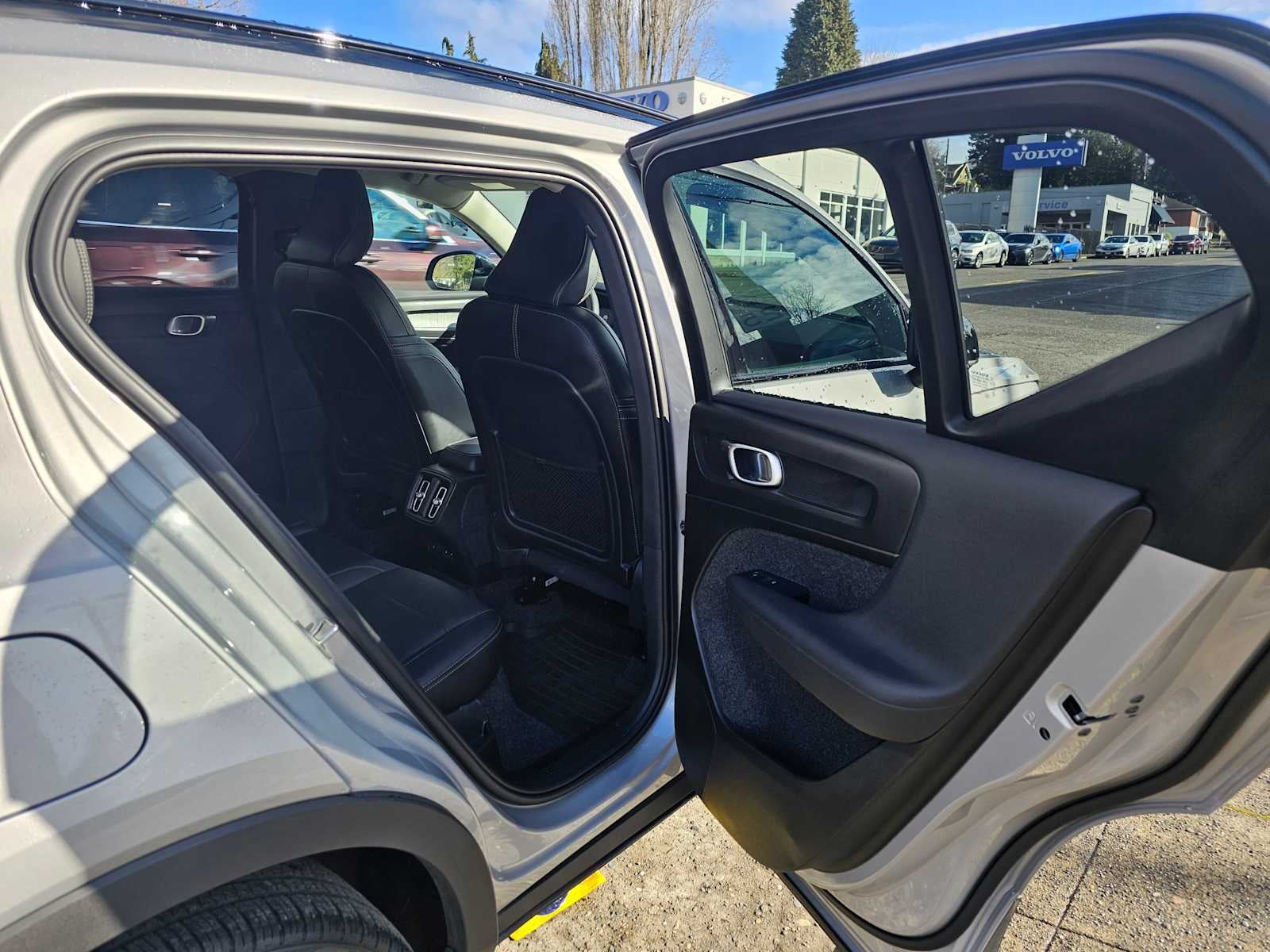 2025 Volvo XC40 Plus Dark Theme