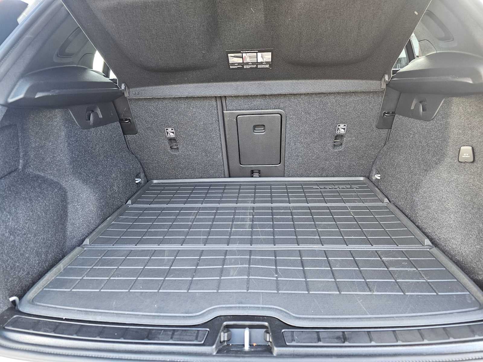 2025 Volvo XC40 Plus Dark Theme