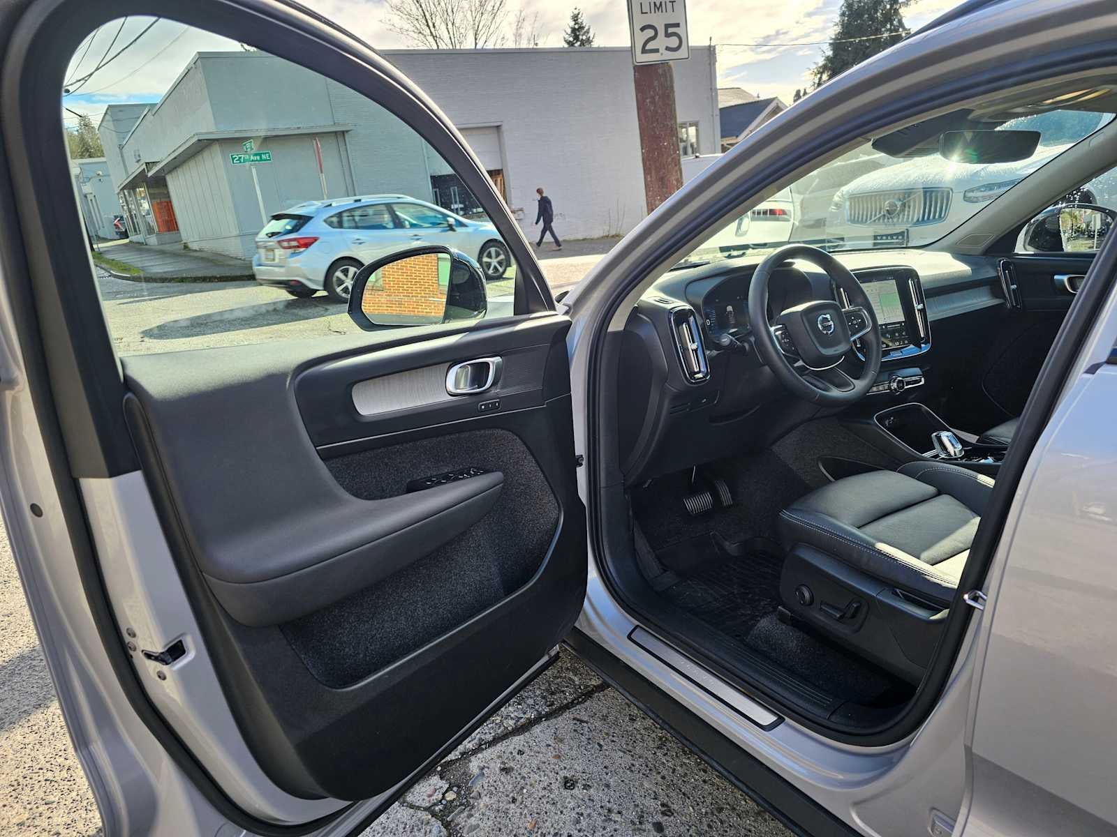 2025 Volvo XC40 Plus Dark Theme