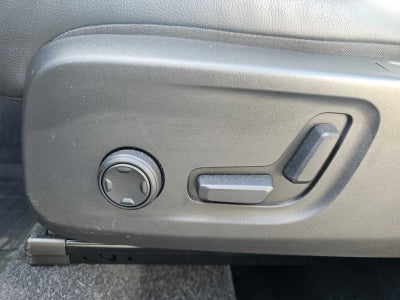 2025 Volvo XC40 Plus Dark Theme