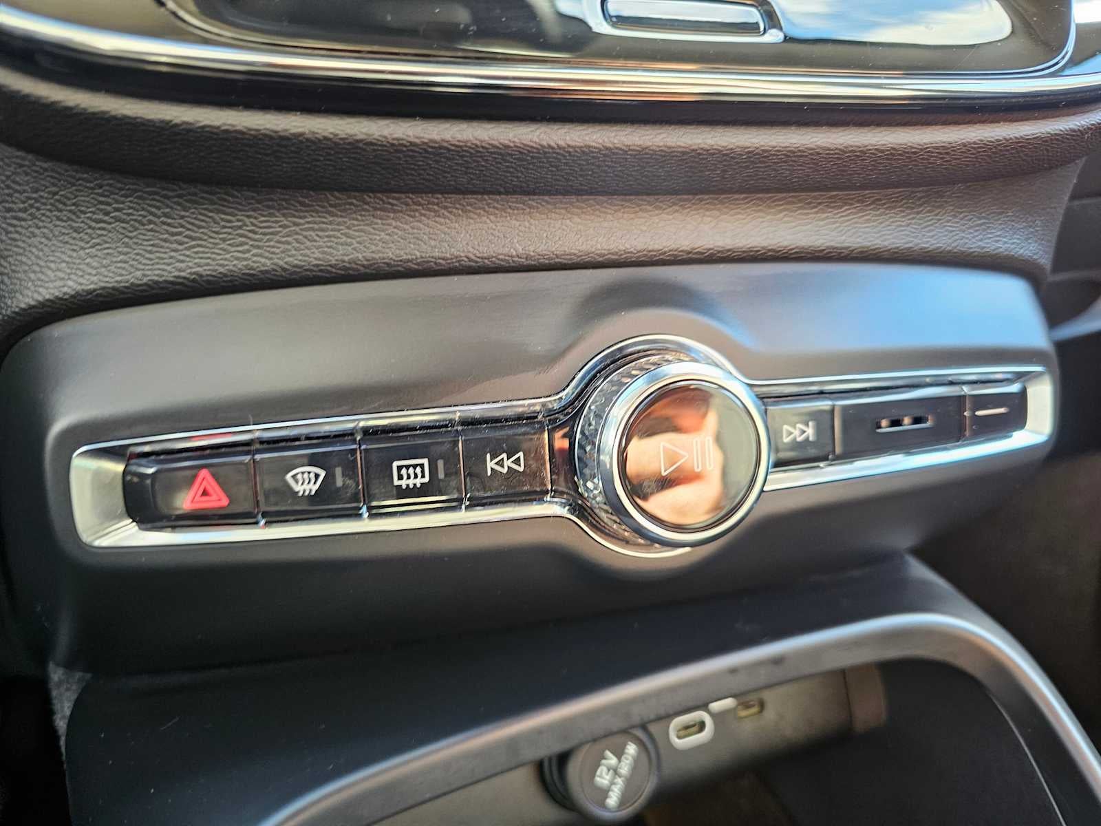 2025 Volvo XC40 Plus Dark Theme