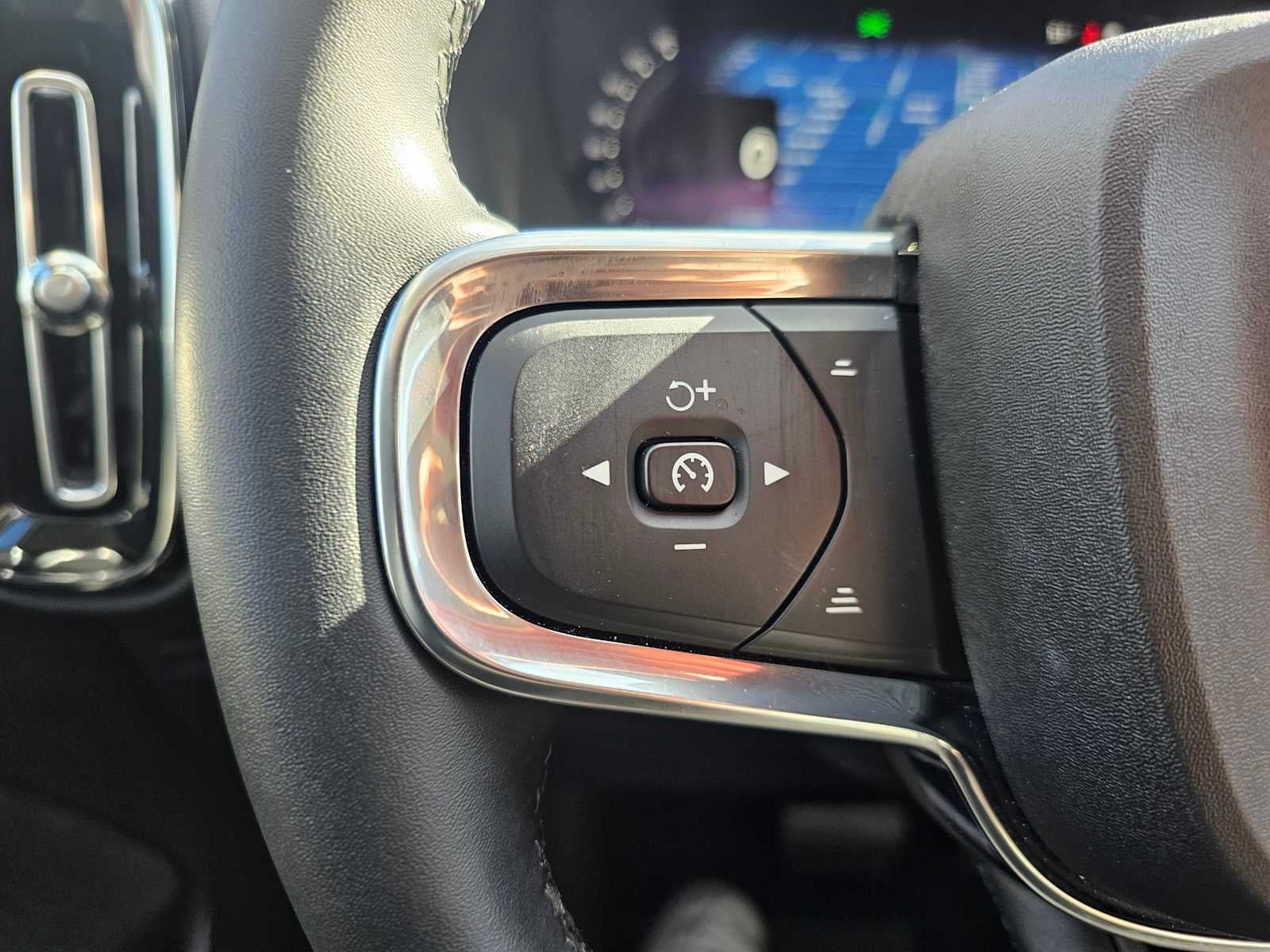 2025 Volvo XC40 Plus Dark Theme