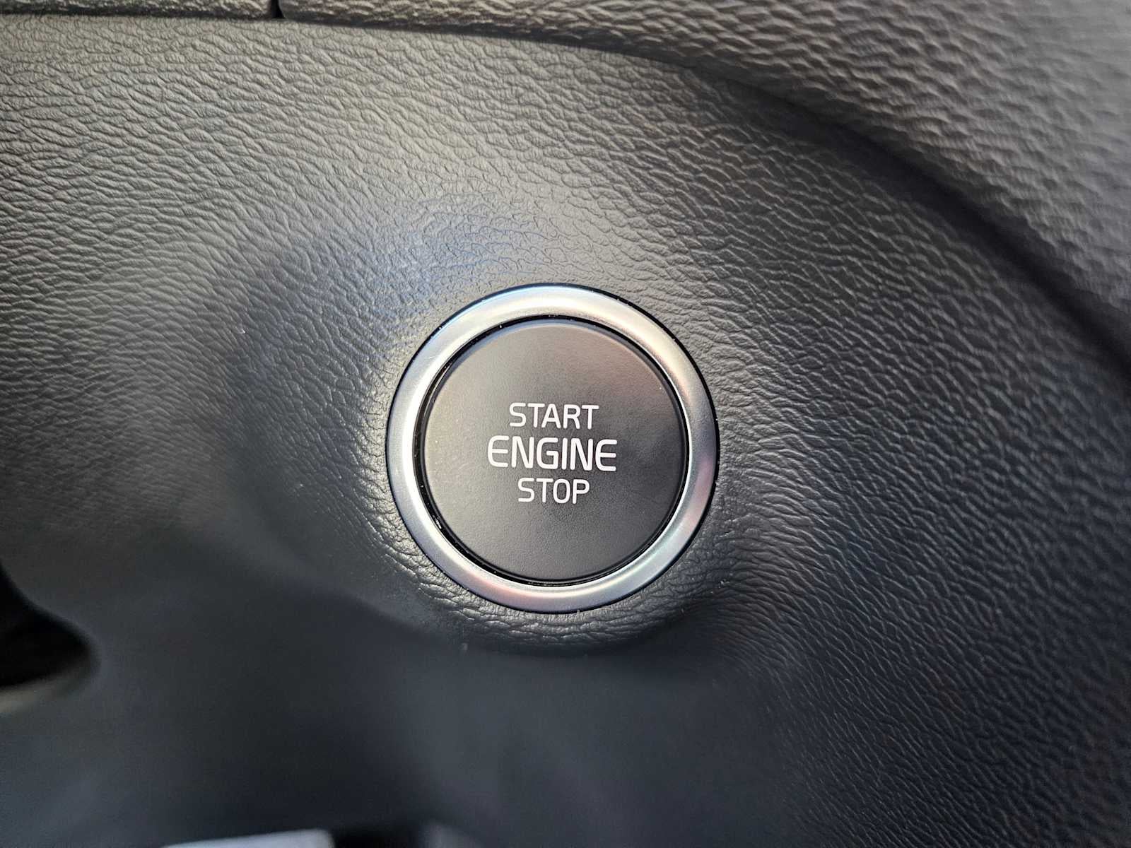 2025 Volvo XC40 Plus Dark Theme