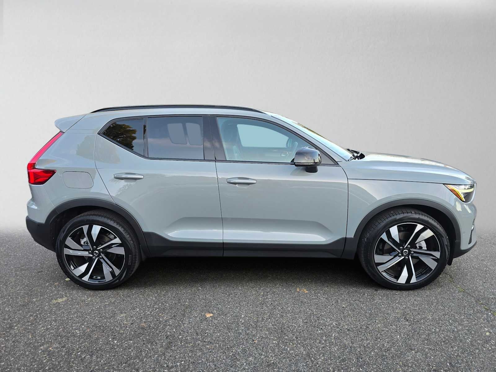 2026 Volvo XC40 Plus