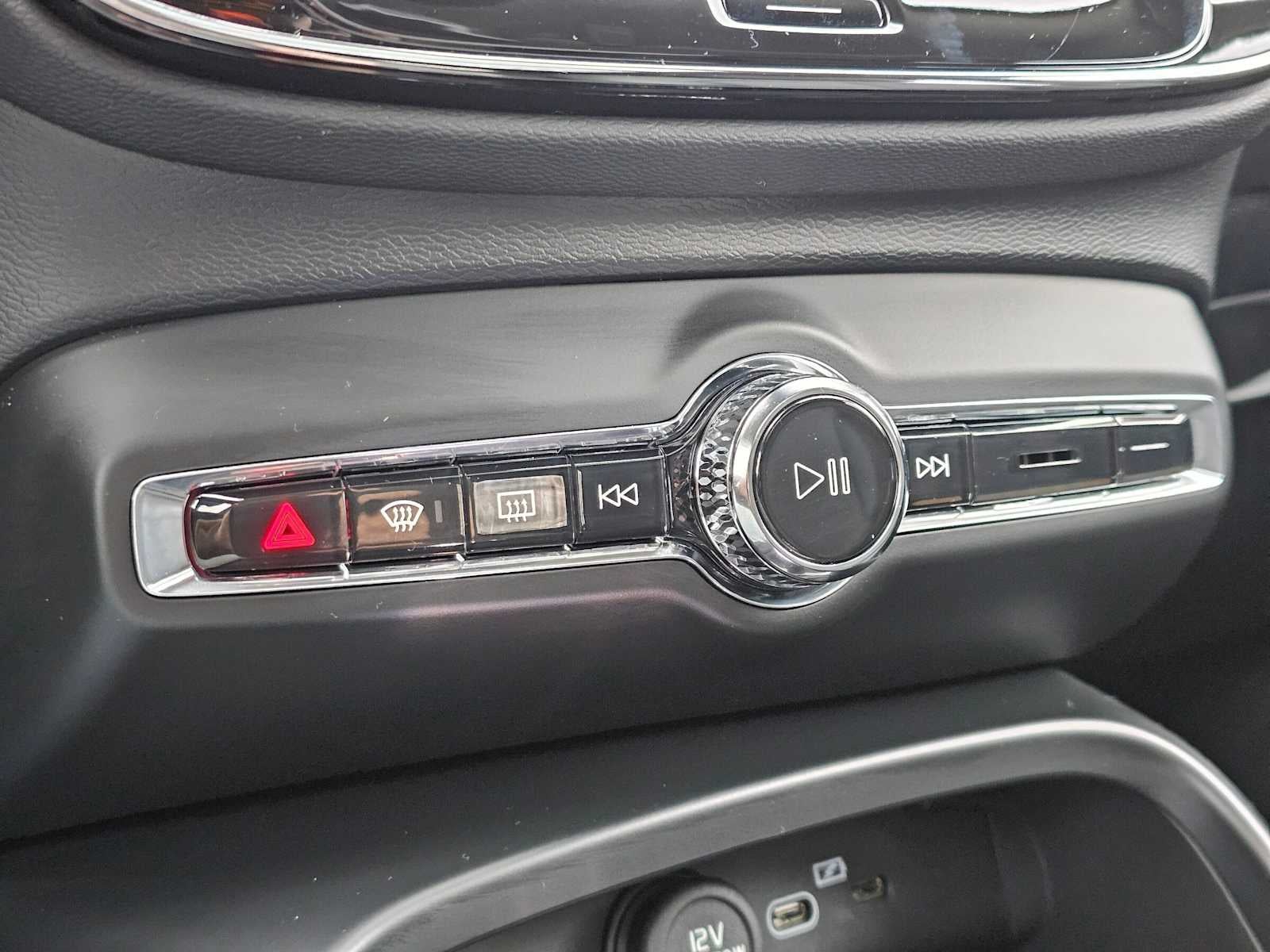 2026 Volvo XC40 Plus