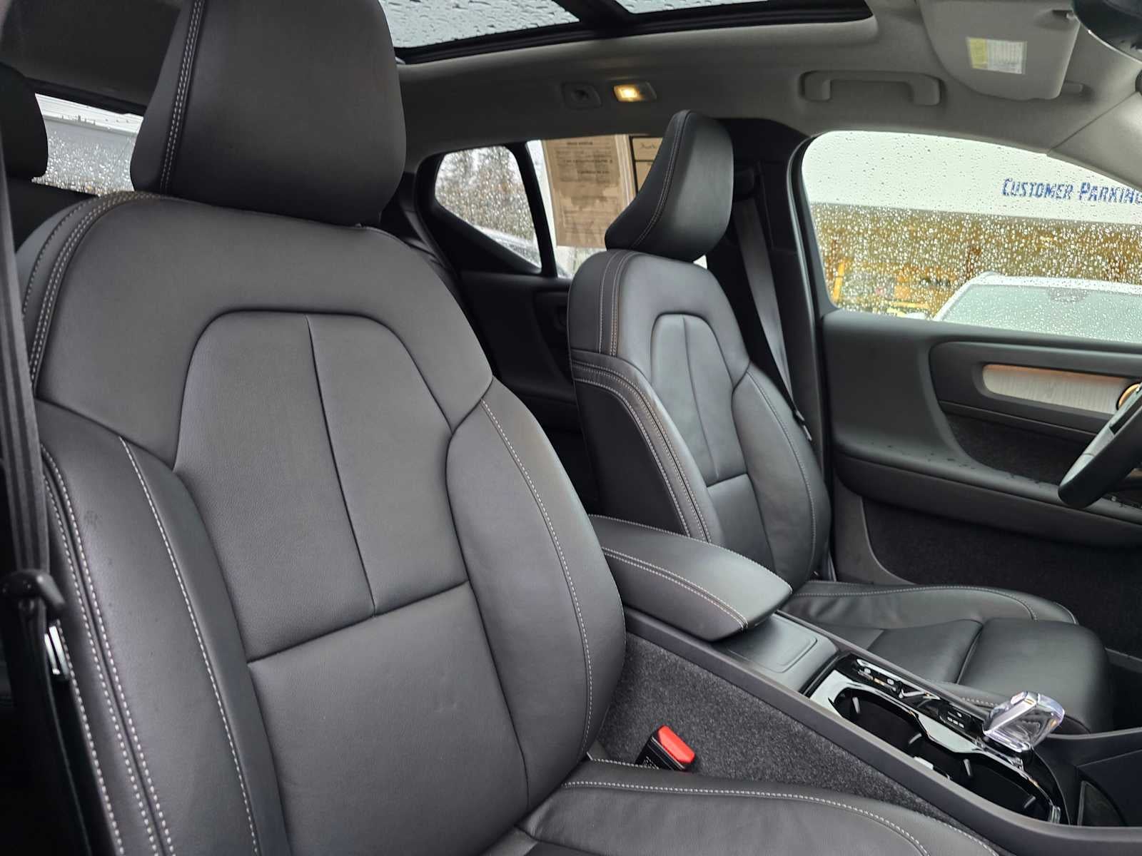 2025 Volvo XC40 Plus Bright Theme