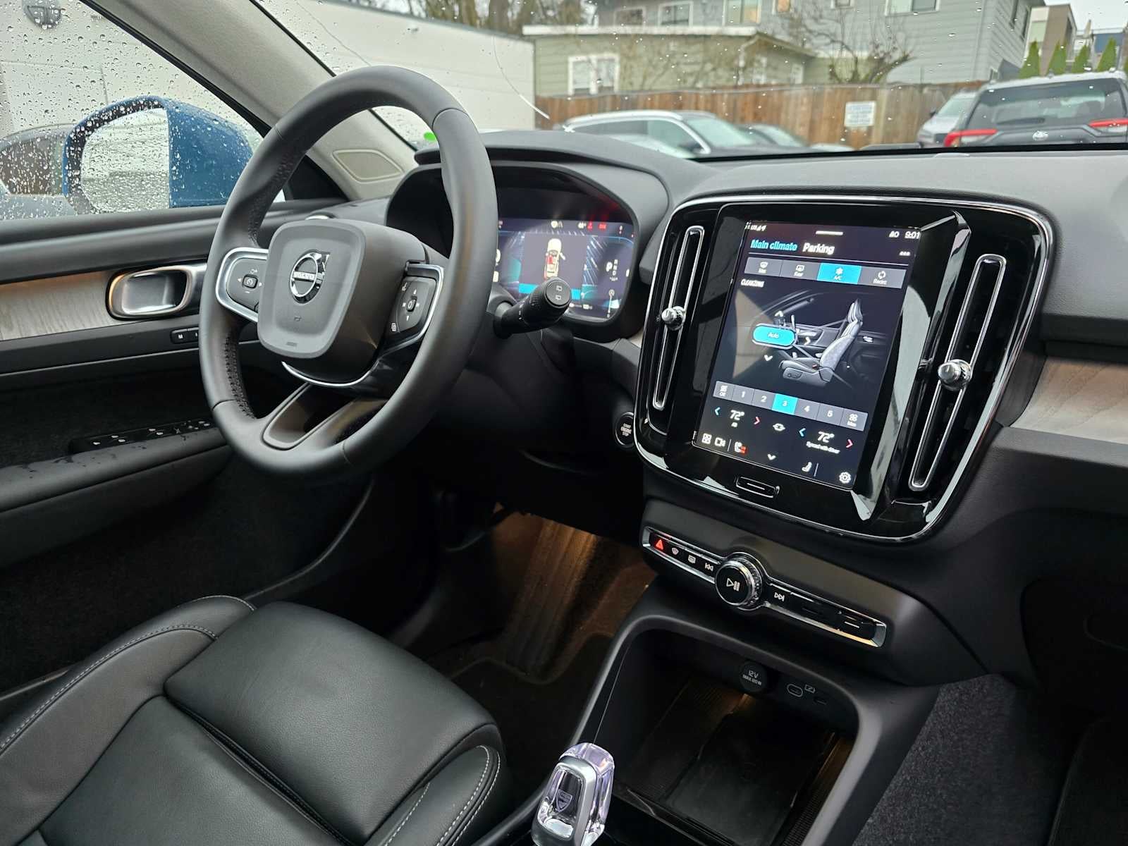 2025 Volvo XC40 Plus Bright Theme