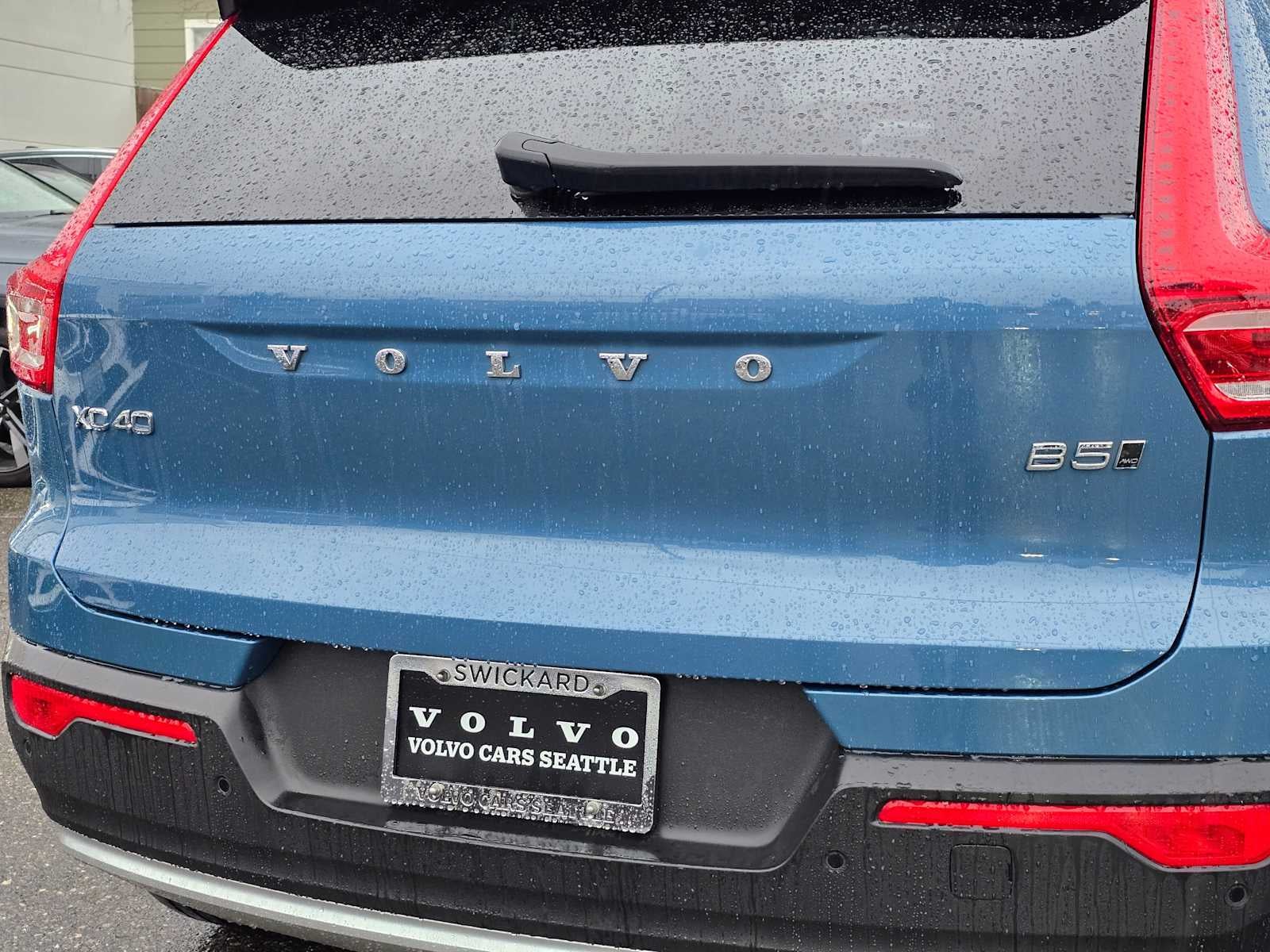 2025 Volvo XC40 Plus Bright Theme