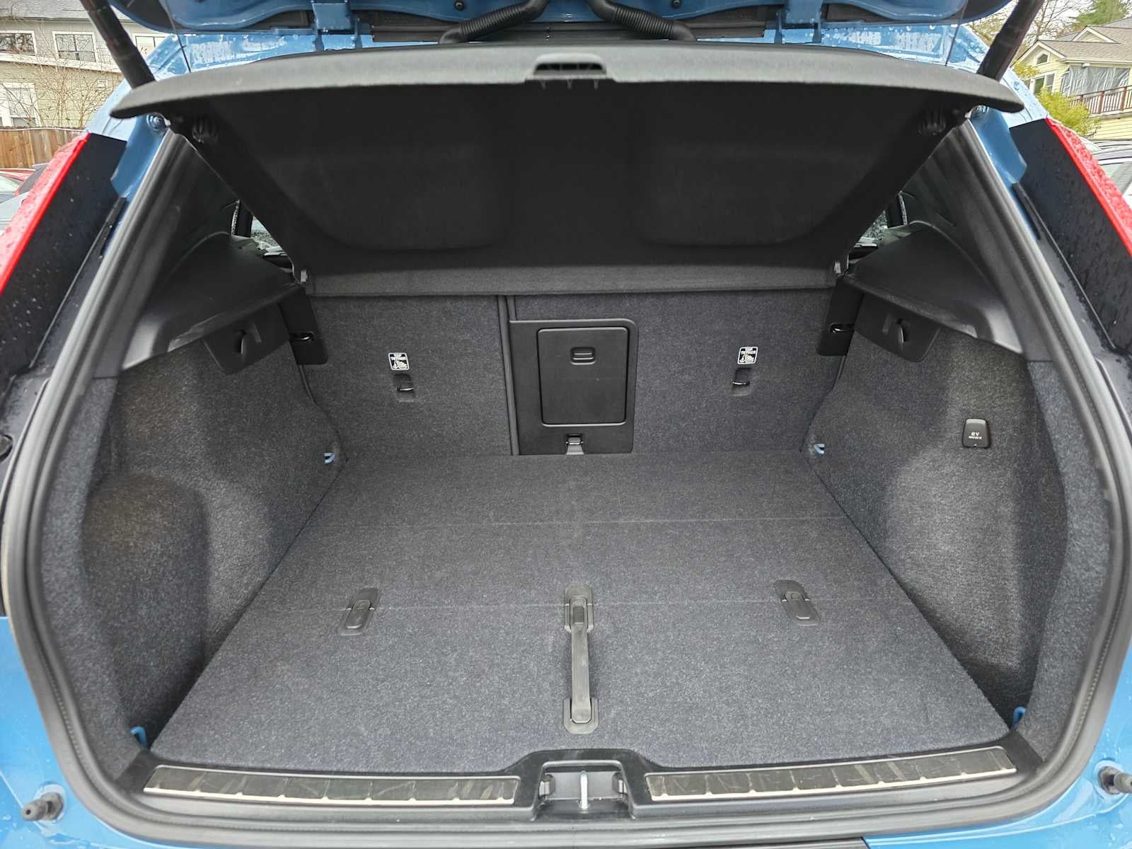 2025 Volvo XC40 Plus Bright Theme