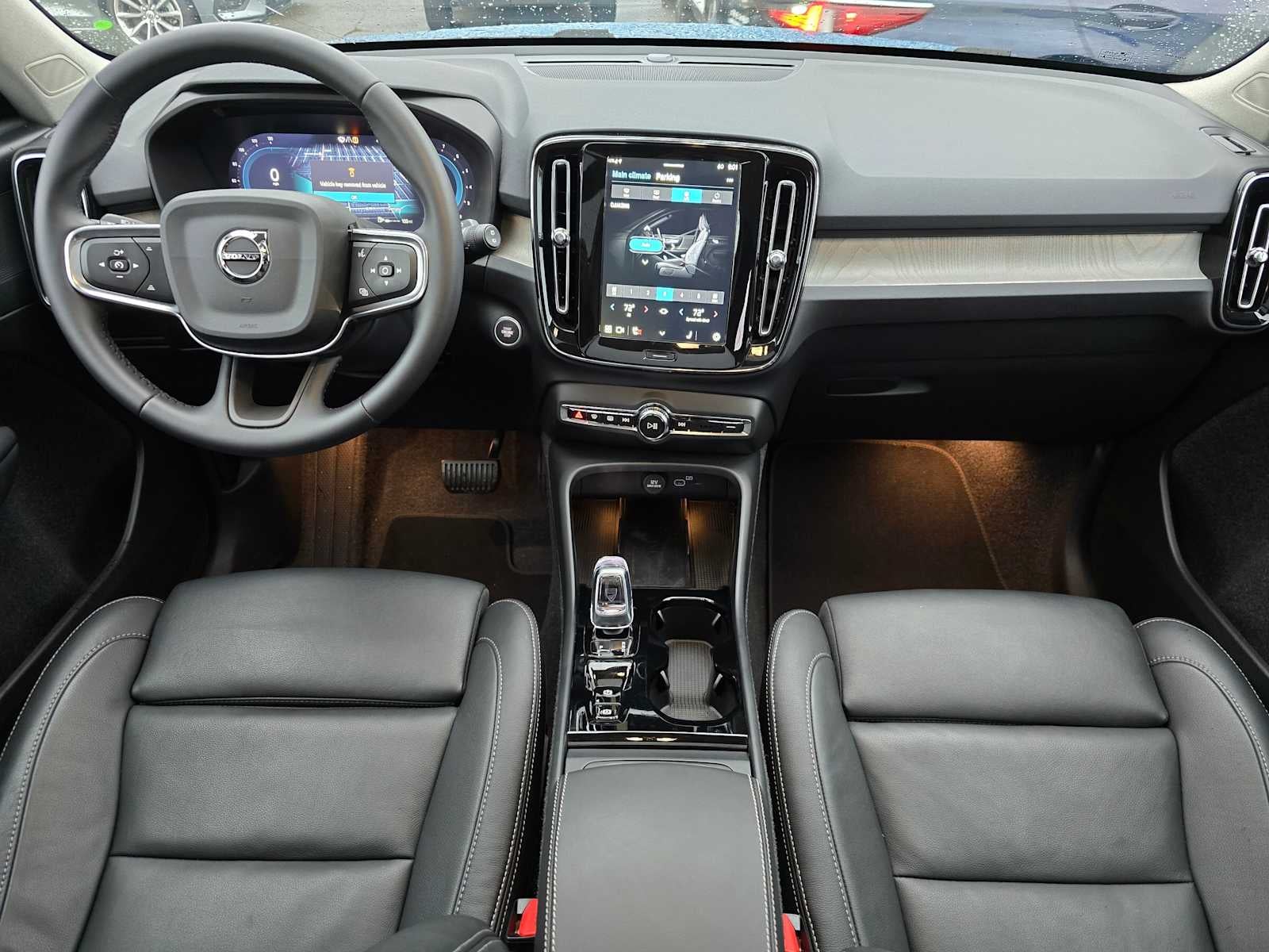 2025 Volvo XC40 Plus Bright Theme