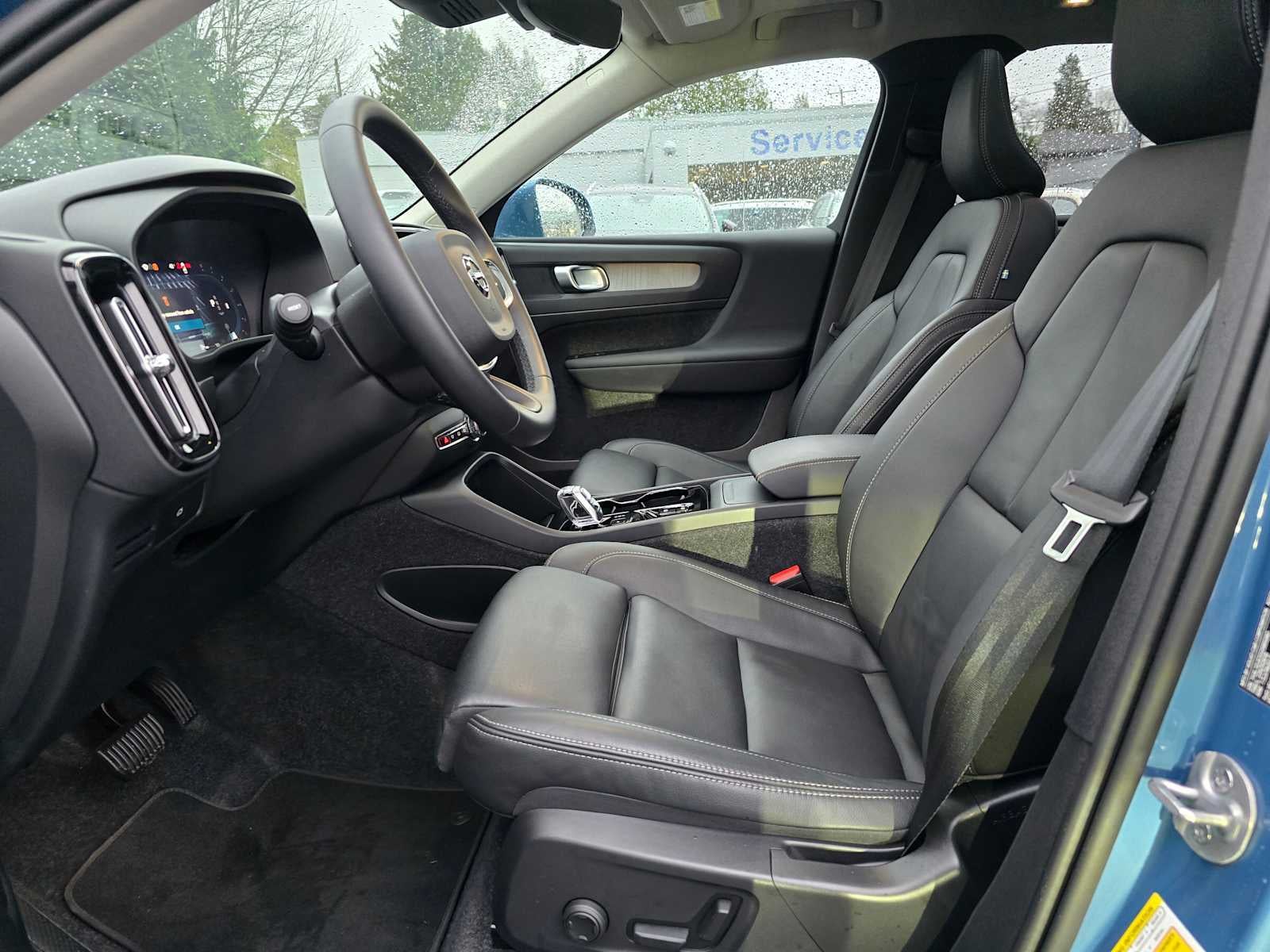 2025 Volvo XC40 Plus Bright Theme