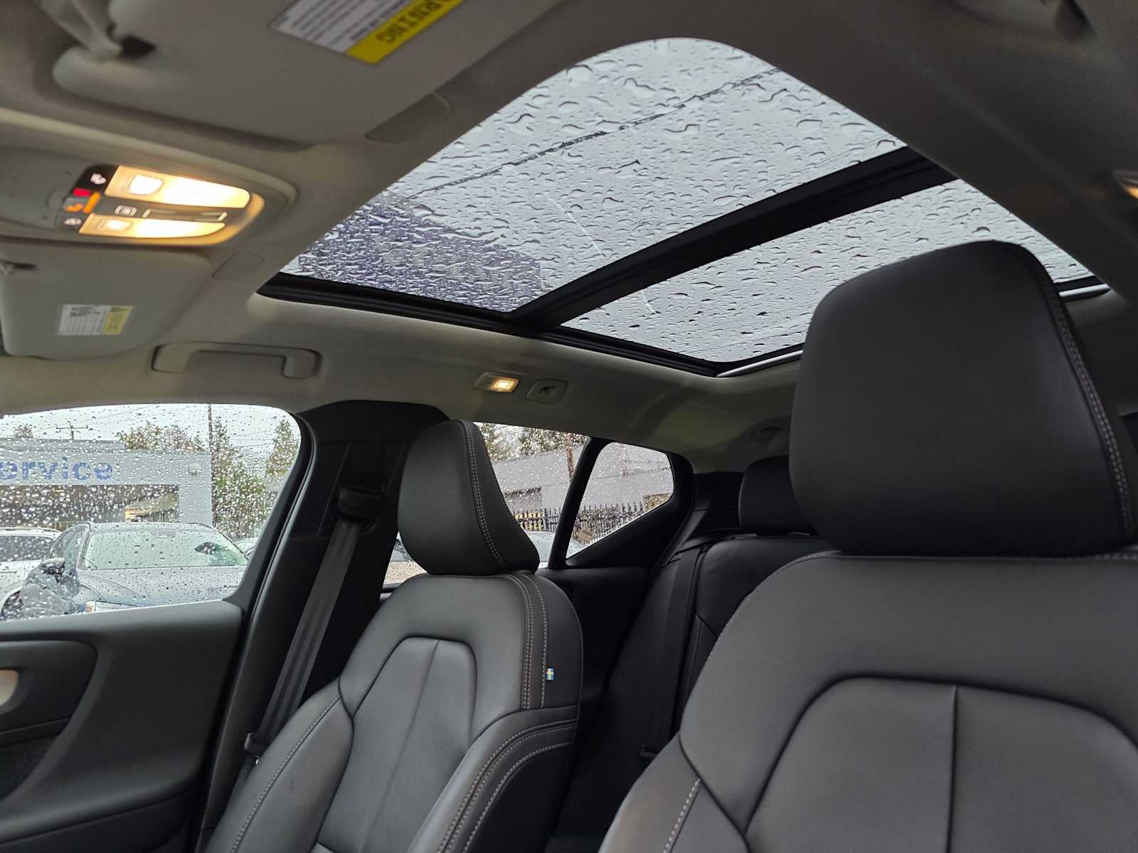 2025 Volvo XC40 Plus Bright Theme