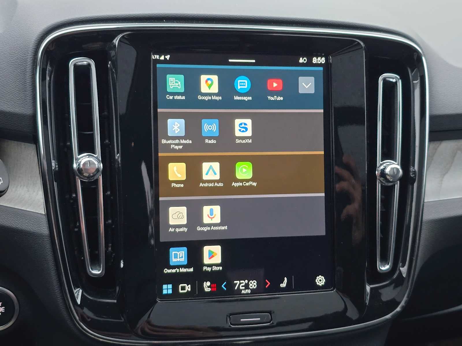 2025 Volvo XC40 Plus Bright Theme